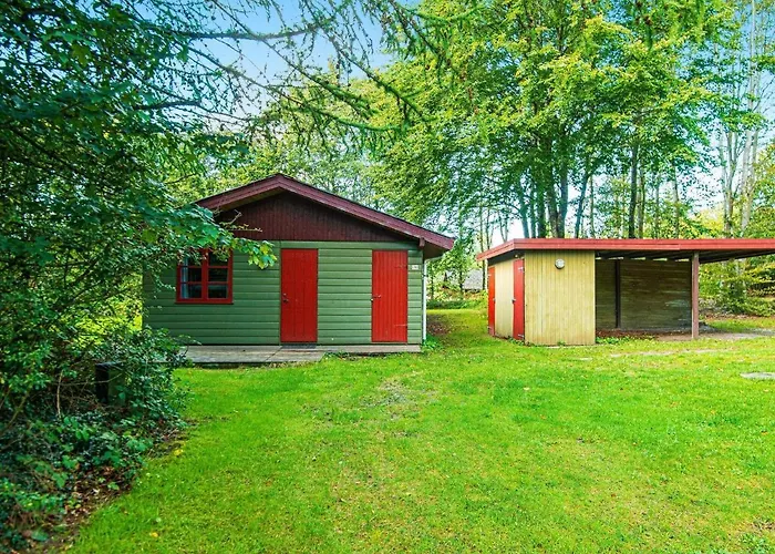 6 Person In Toftlund-by Traum